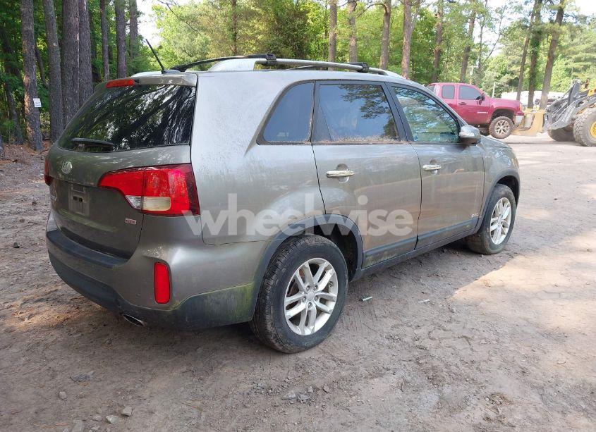Photo 4 of 2014 Kia Sorento LX (VIN 5XYKTDA61EG549167)