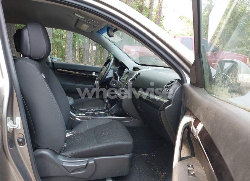 Photo 5 of 2014 Kia Sorento LX (VIN 5XYKTDA61EG549167)