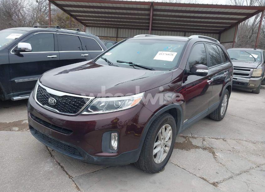 Photo 2 of 2015 Kia Sorento LX (VIN 5XYKTDA61FG650730)