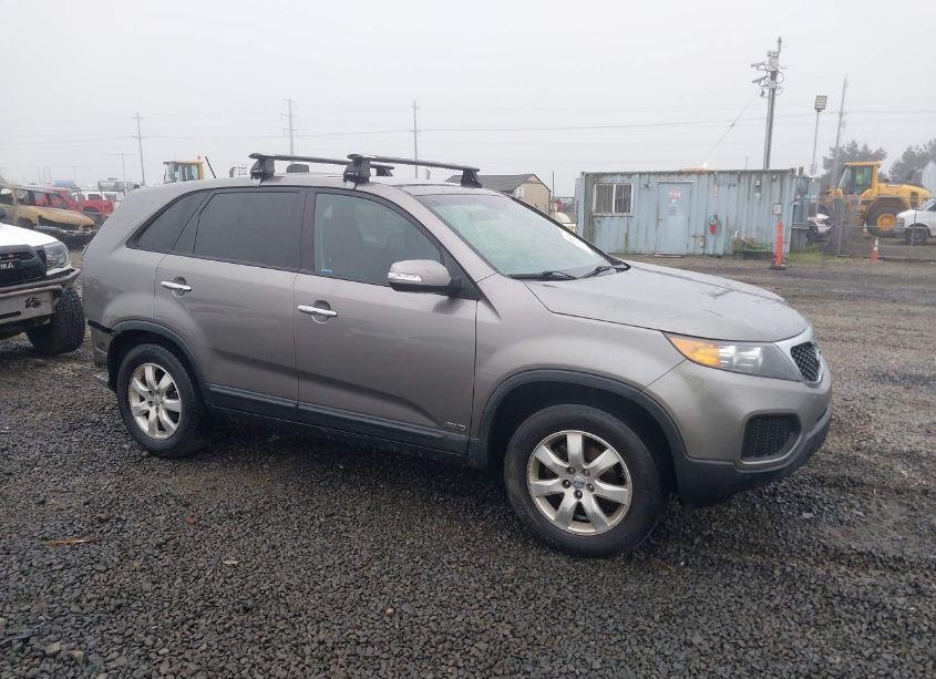 2013 Kia Sorento LX (VIN 5XYKTDA62DG311889) main photo