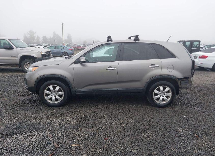 Photo 15 of 2013 Kia Sorento LX (VIN 5XYKTDA62DG311889)