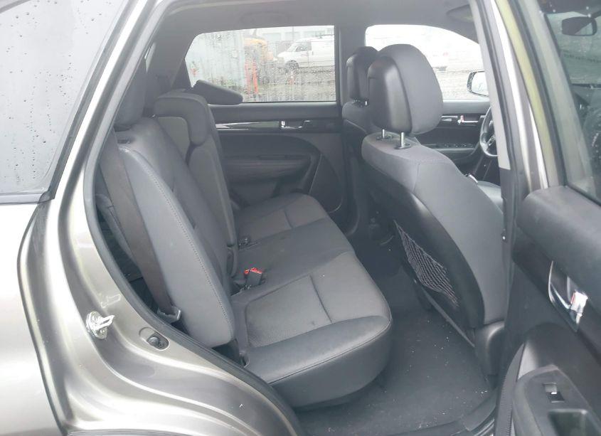 Photo 8 of 2013 Kia Sorento LX (VIN 5XYKTDA62DG311889)