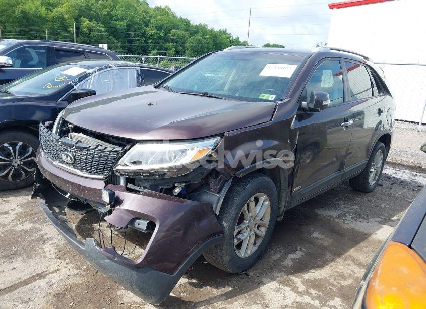 Photo 2 of 2014 Kia Sorento LX (VIN 5XYKTDA62EG444945)