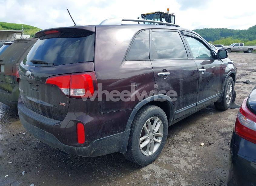 Photo 4 of 2014 Kia Sorento LX (VIN 5XYKTDA62EG444945)