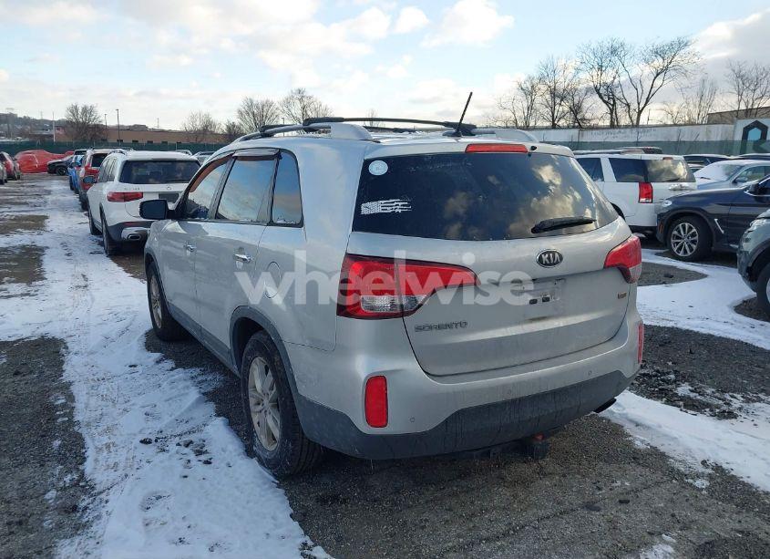 Photo 3 of 2014 Kia Sorento LX (VIN 5XYKTDA62EG463866)