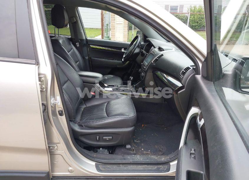 Photo 5 of 2014 Kia Sorento LX (VIN 5XYKTDA62EG467884)