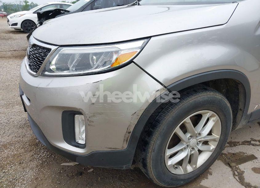 Photo 6 of 2014 Kia Sorento LX (VIN 5XYKTDA62EG467884)