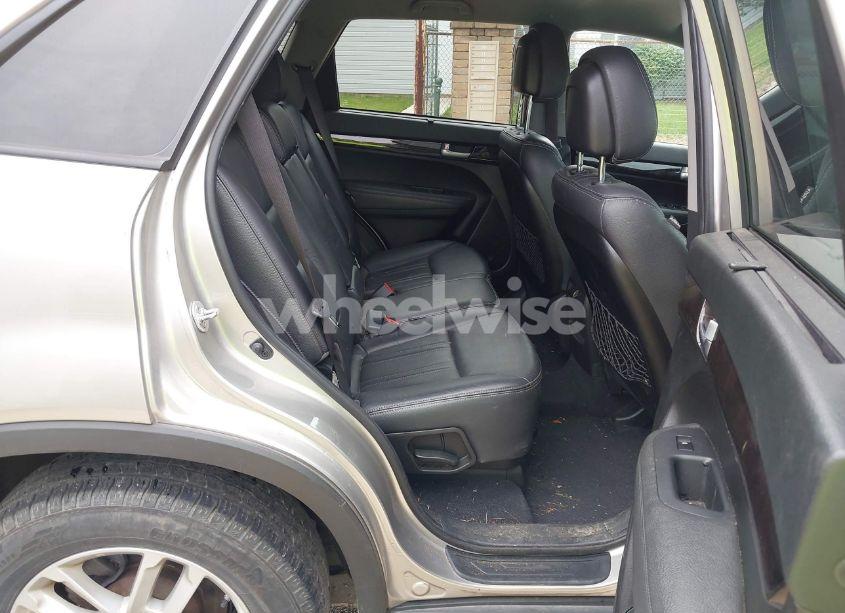 Photo 8 of 2014 Kia Sorento LX (VIN 5XYKTDA62EG467884)