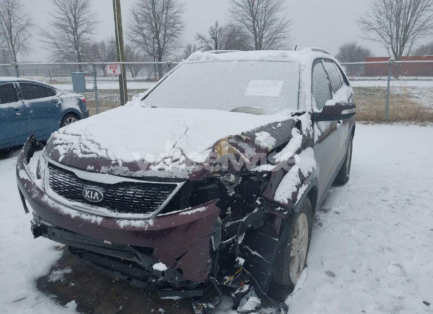 Photo 2 of 2015 Kia Sorento LX (VIN 5XYKTDA62FG638330)