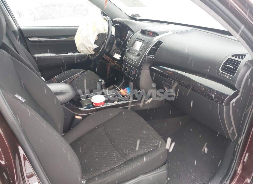 Photo 5 of 2015 Kia Sorento LX (VIN 5XYKTDA62FG638330)