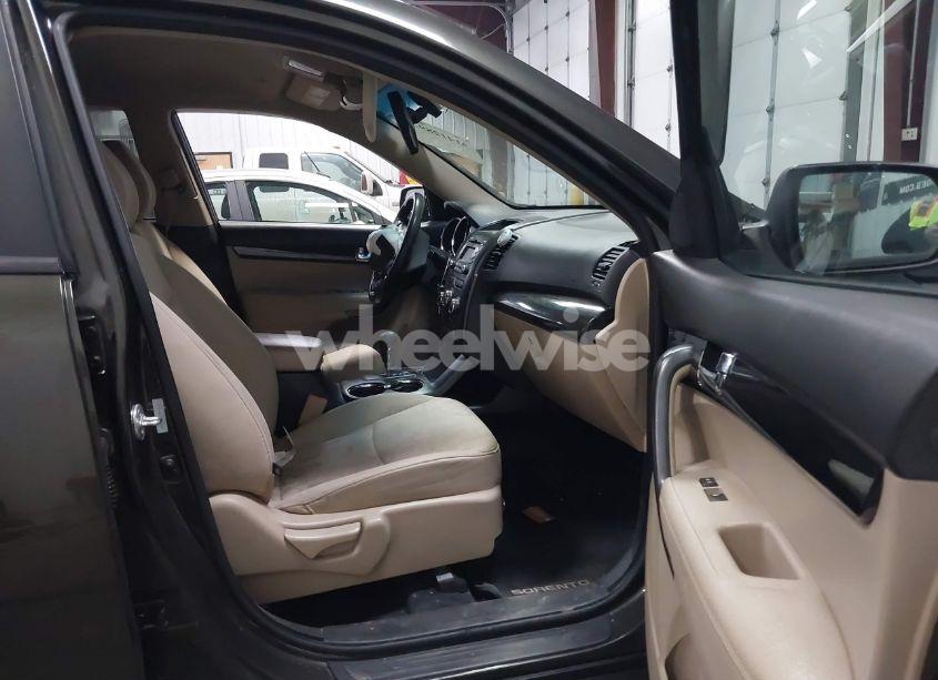 Photo 5 of 2012 Kia Sorento LX (VIN 5XYKTDA63CG219608)