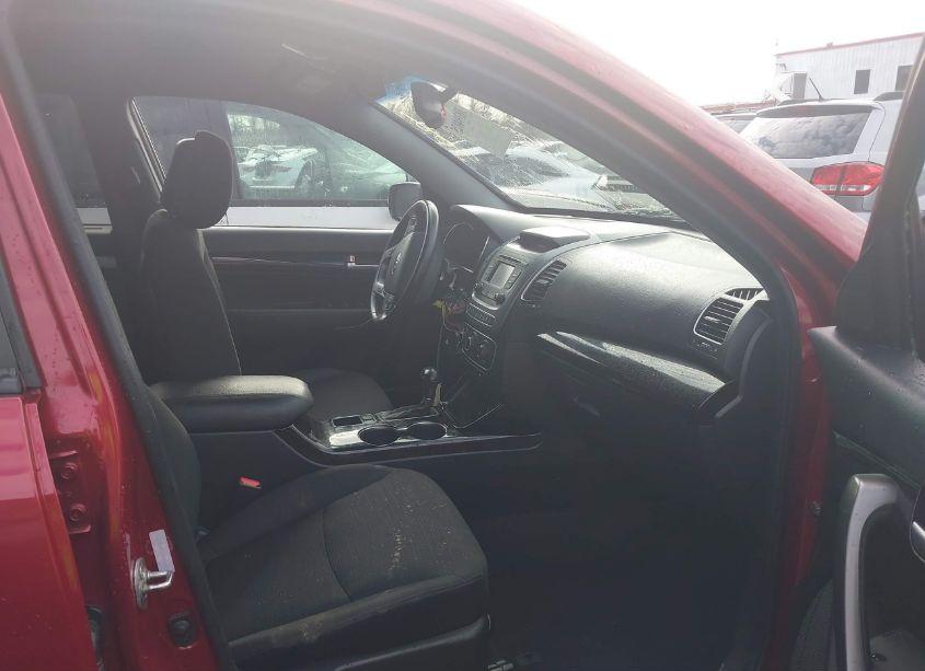 Photo 5 of 2014 Kia Sorento LX (VIN 5XYKTDA63EG516865)