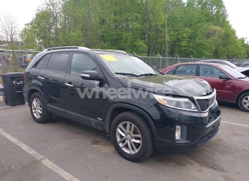 2015 Kia Sorento LX (VIN 5XYKTDA63FG570085) main photo