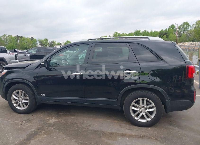 Photo 15 of 2015 Kia Sorento LX (VIN 5XYKTDA63FG570085)