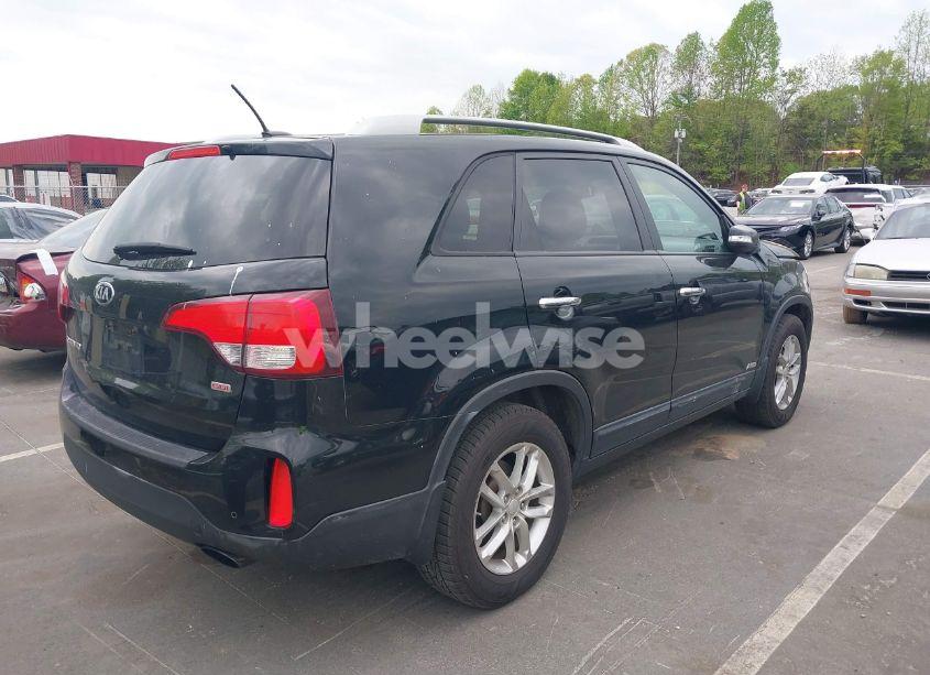 Photo 4 of 2015 Kia Sorento LX (VIN 5XYKTDA63FG570085)