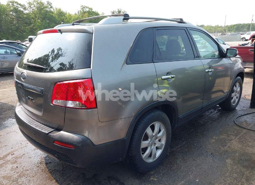 Photo 4 of 2012 Kia Sorento LX (VIN 5XYKTDA64CG206849)