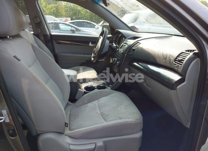 Photo 5 of 2012 Kia Sorento LX (VIN 5XYKTDA64CG206849)