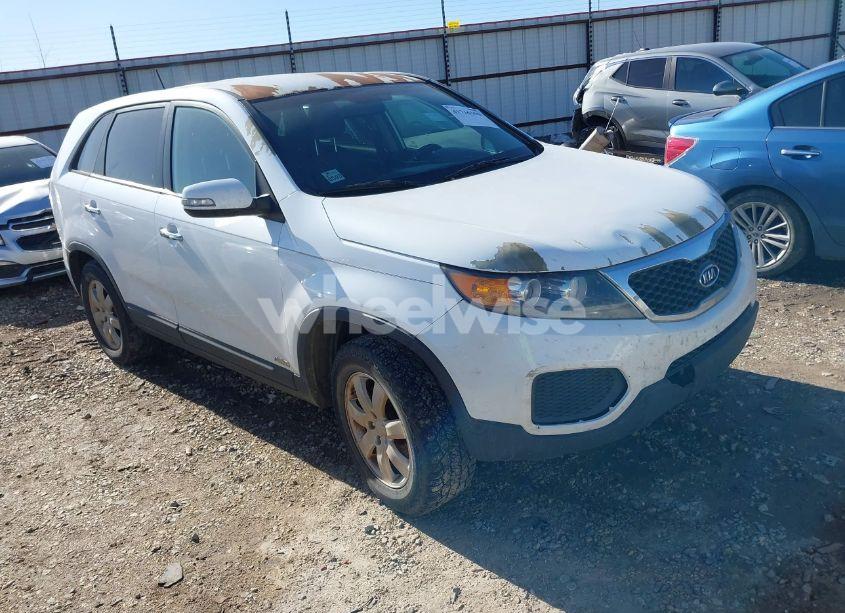 2013 Kia Sorento LX (VIN 5XYKTDA64DG337376) main photo