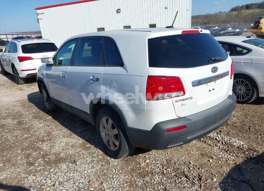 Photo 3 of 2013 Kia Sorento LX (VIN 5XYKTDA64DG337376)