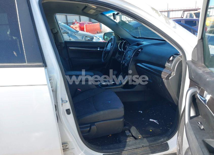 Photo 5 of 2013 Kia Sorento LX (VIN 5XYKTDA64DG337376)