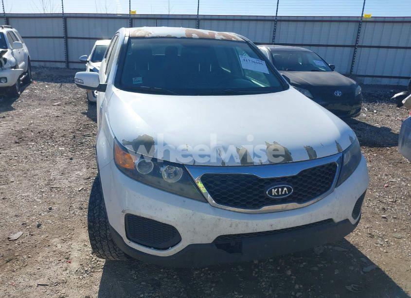 Photo 6 of 2013 Kia Sorento LX (VIN 5XYKTDA64DG337376)