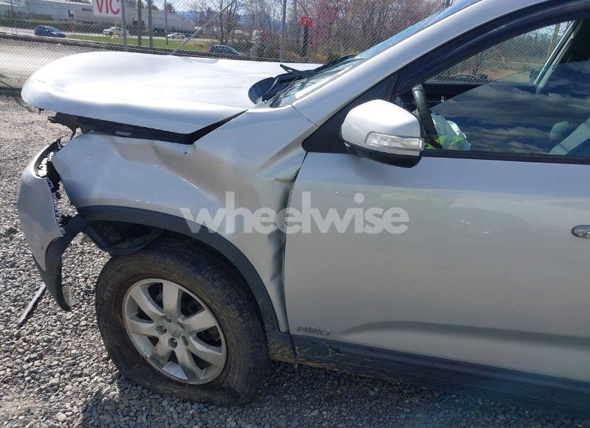 Photo 13 of 2013 Kia Sorento LX (VIN 5XYKTDA65DG405832)