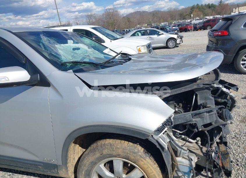 Photo 14 of 2013 Kia Sorento LX (VIN 5XYKTDA65DG405832)