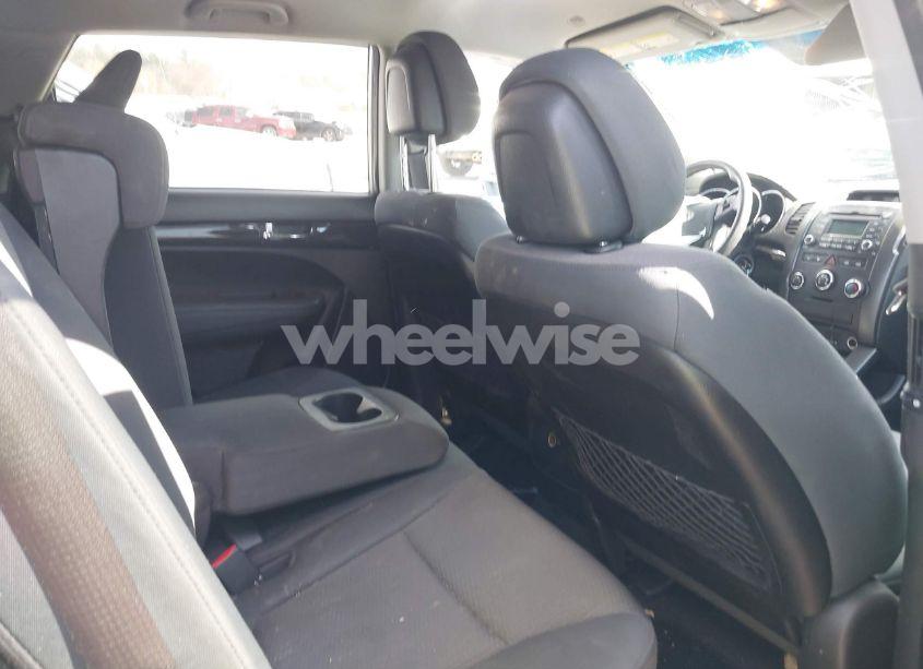 Photo 8 of 2013 Kia Sorento LX (VIN 5XYKTDA65DG405832)
