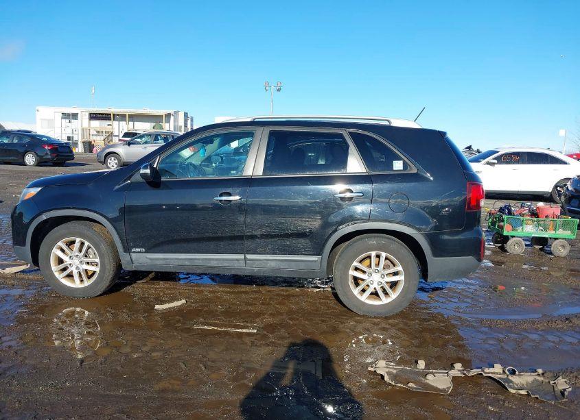 Photo 15 of 2015 Kia Sorento LX (VIN 5XYKTDA65FG569150)