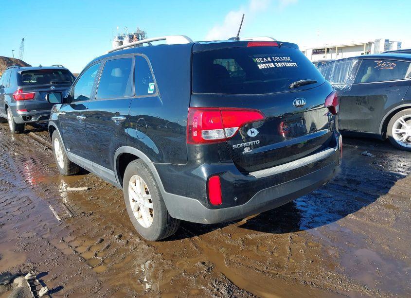 Photo 3 of 2015 Kia Sorento LX (VIN 5XYKTDA65FG569150)