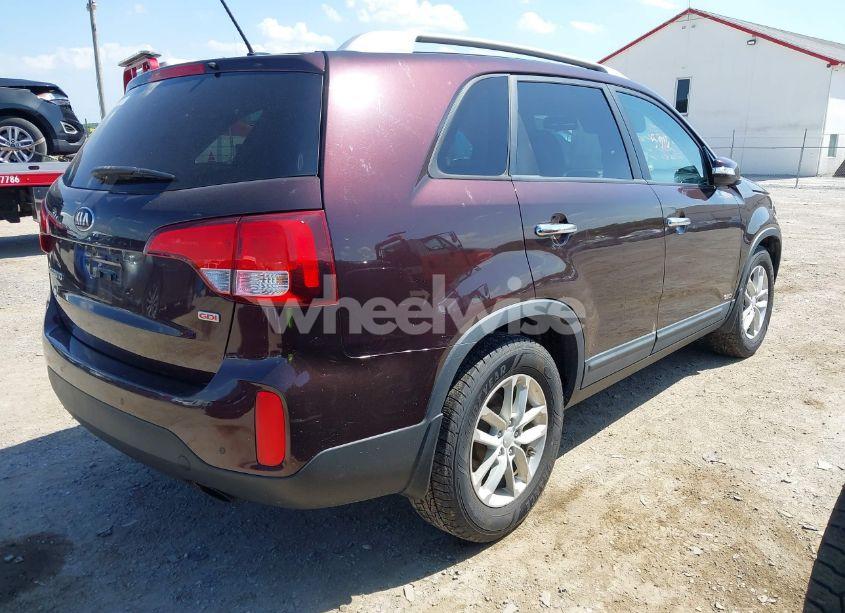 Photo 4 of 2015 Kia Sorento LX (VIN 5XYKTDA65FG569987)