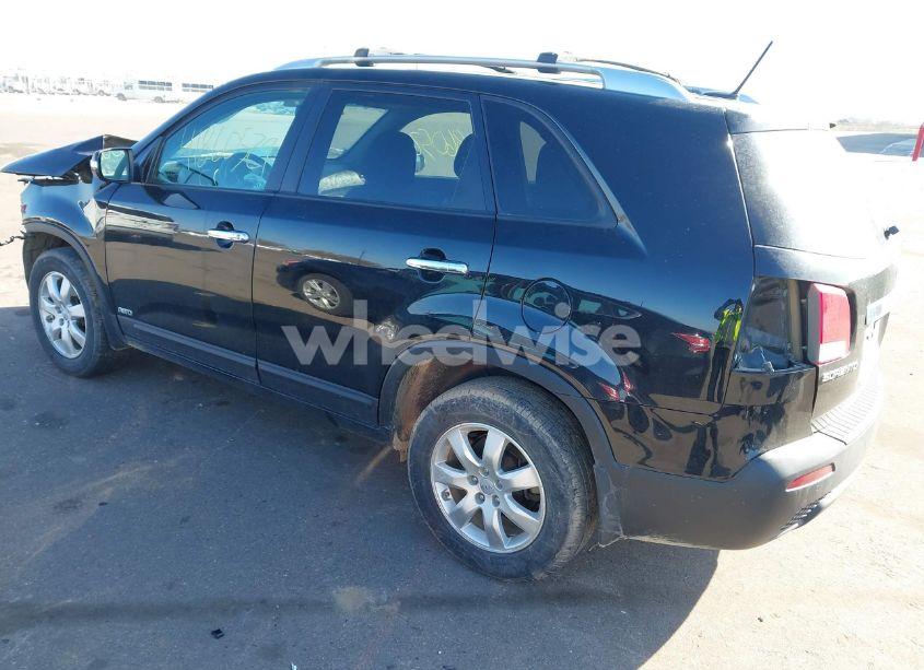Photo 3 of 2013 Kia Sorento LX (VIN 5XYKTDA66DG418637)