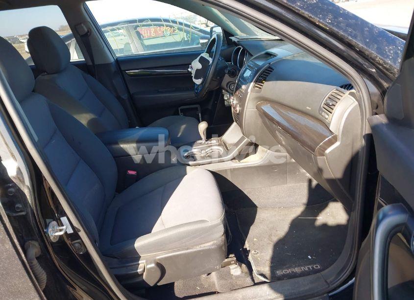 Photo 5 of 2013 Kia Sorento LX (VIN 5XYKTDA66DG418637)