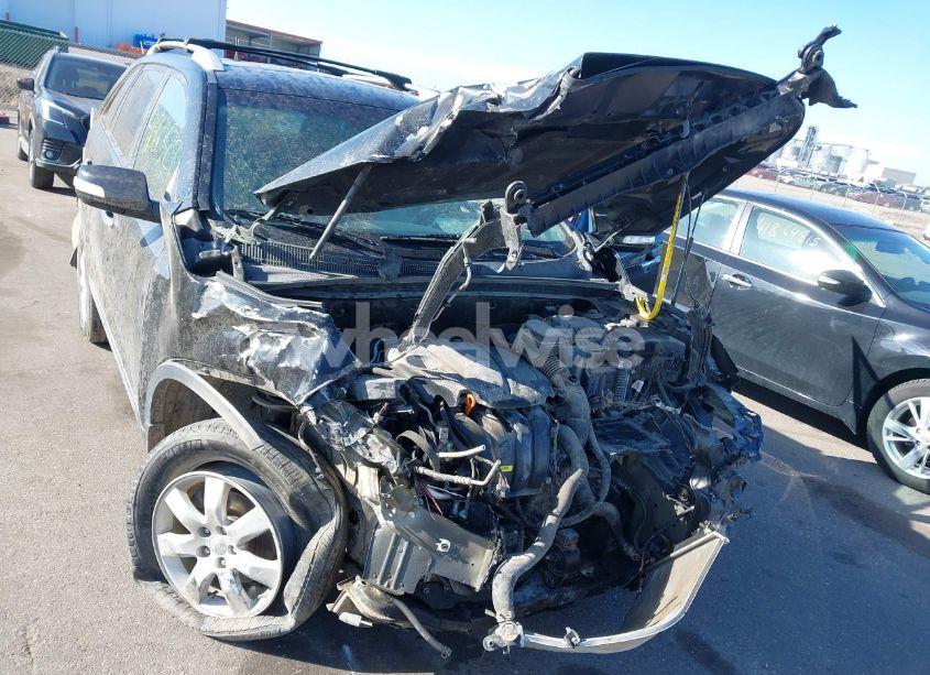 Photo 6 of 2013 Kia Sorento LX (VIN 5XYKTDA66DG418637)