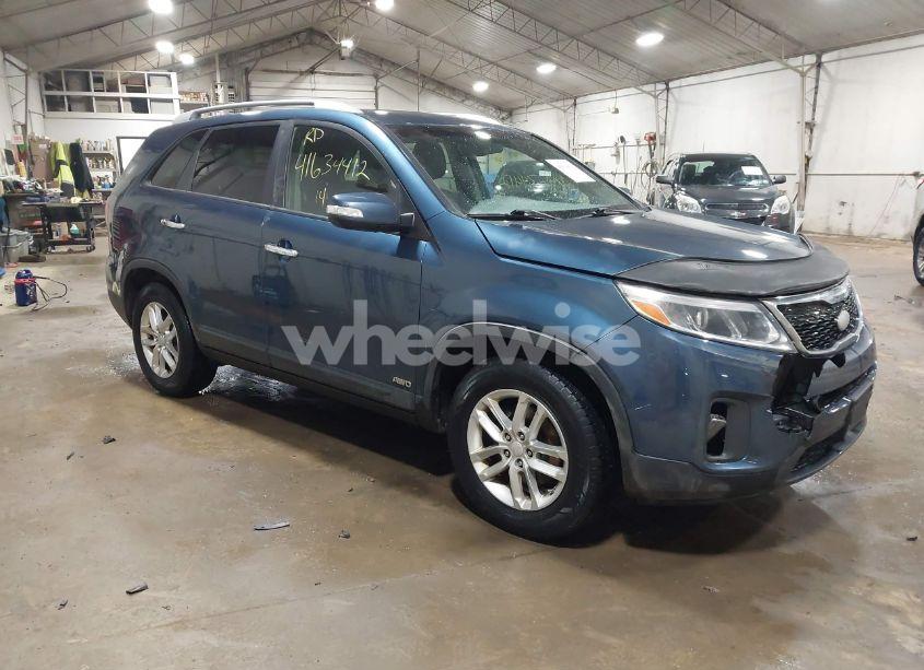 2014 Kia Sorento LX (VIN 5XYKTDA66EG520070) main photo
