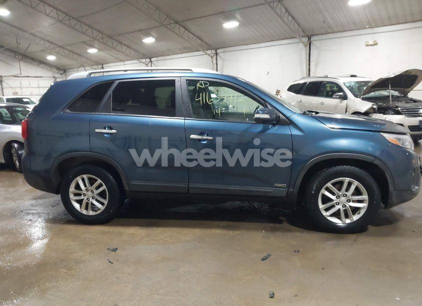Photo 13 of 2014 Kia Sorento LX (VIN 5XYKTDA66EG520070)