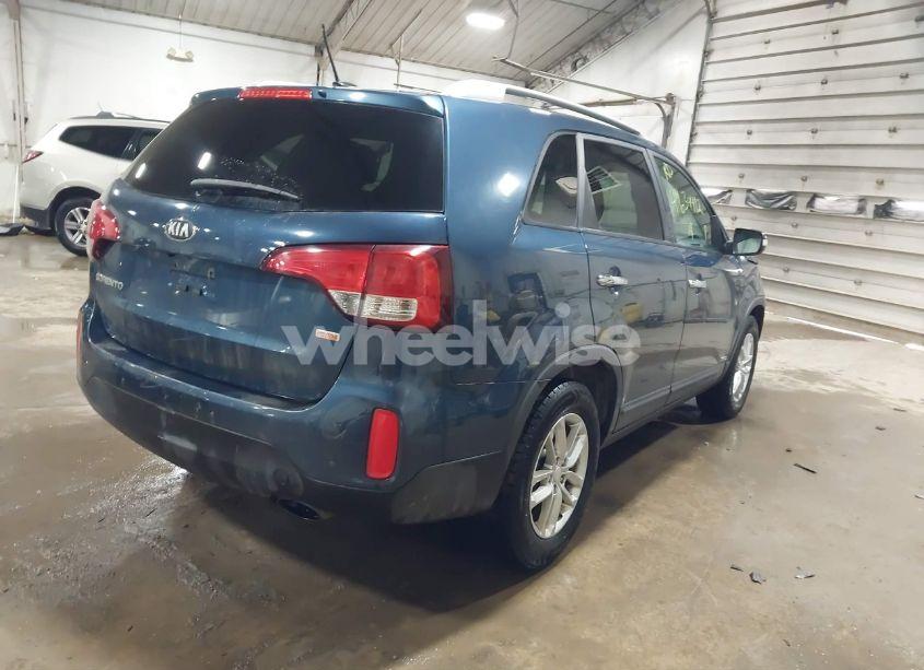 Photo 4 of 2014 Kia Sorento LX (VIN 5XYKTDA66EG520070)