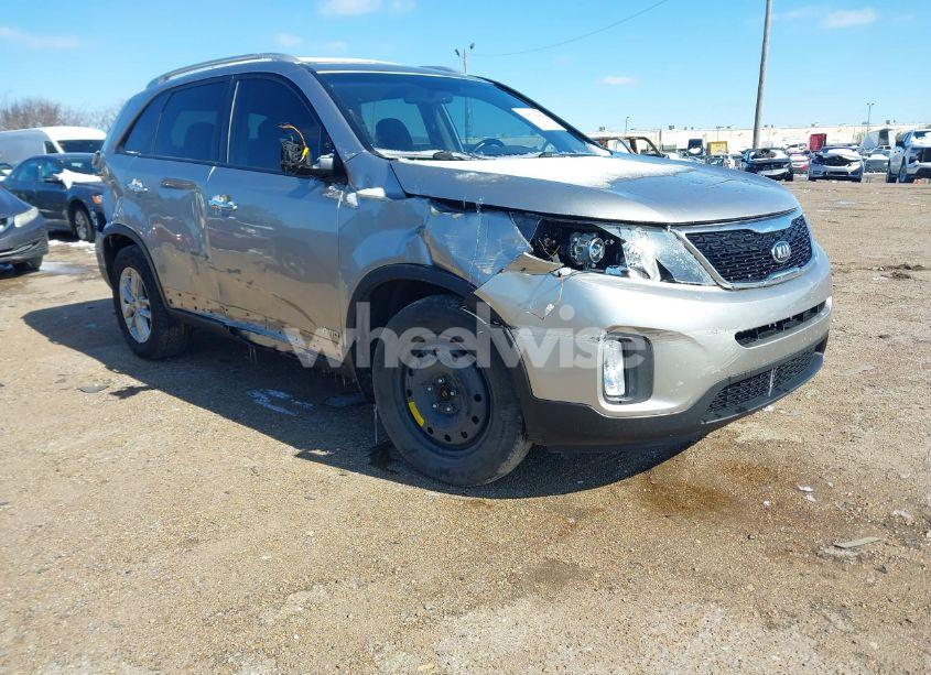 2015 Kia Sorento LX (VIN 5XYKTDA66FG582974) main photo