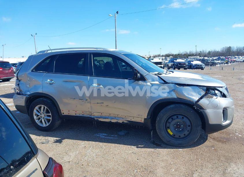 Photo 13 of 2015 Kia Sorento LX (VIN 5XYKTDA66FG582974)