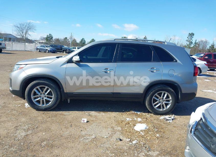 Photo 14 of 2015 Kia Sorento LX (VIN 5XYKTDA66FG582974)
