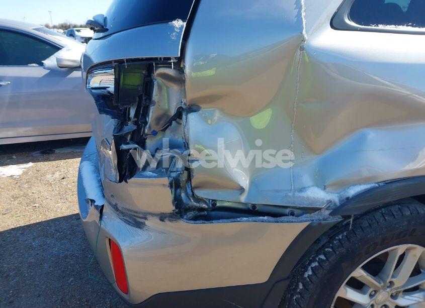 Photo 17 of 2015 Kia Sorento LX (VIN 5XYKTDA66FG582974)