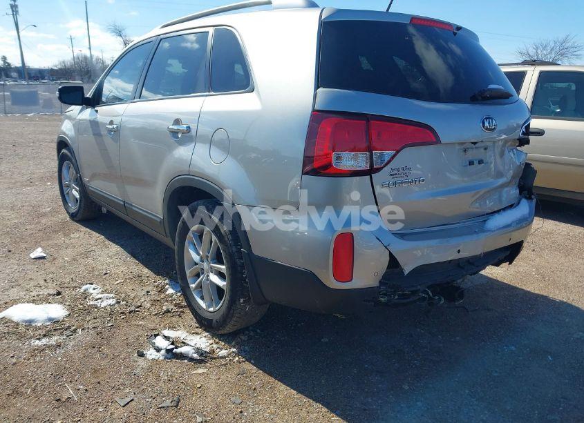 Photo 3 of 2015 Kia Sorento LX (VIN 5XYKTDA66FG582974)