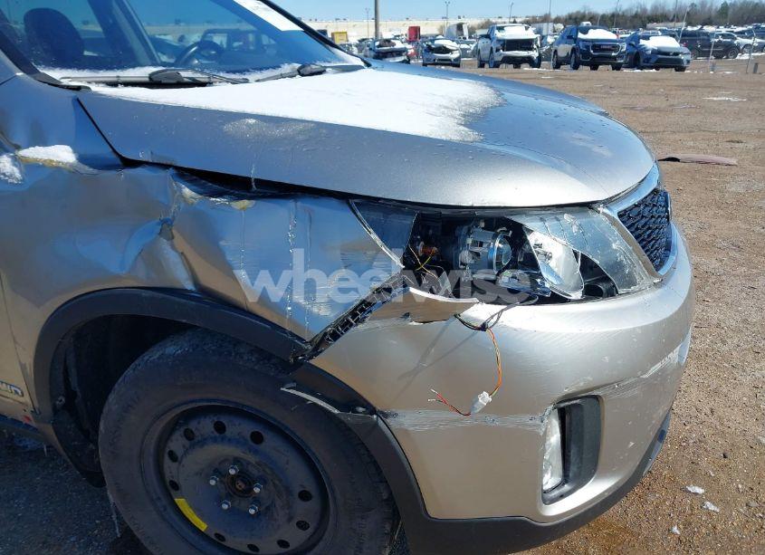 Photo 6 of 2015 Kia Sorento LX (VIN 5XYKTDA66FG582974)