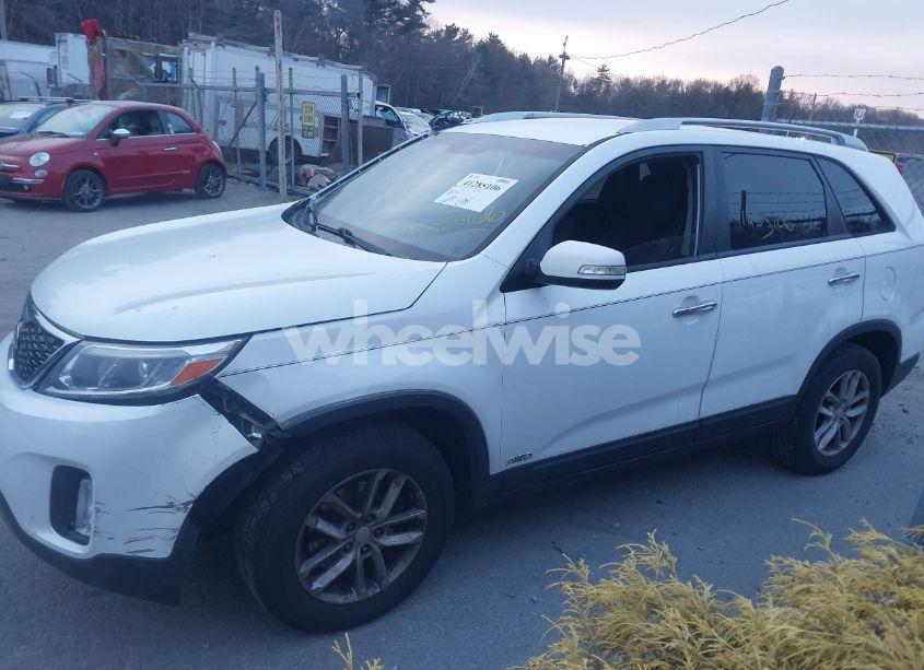 Photo 14 of 2015 Kia Sorento LX (VIN 5XYKTDA66FG617772)