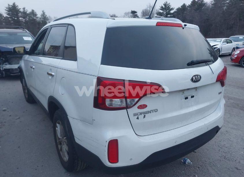 Photo 3 of 2015 Kia Sorento LX (VIN 5XYKTDA66FG617772)