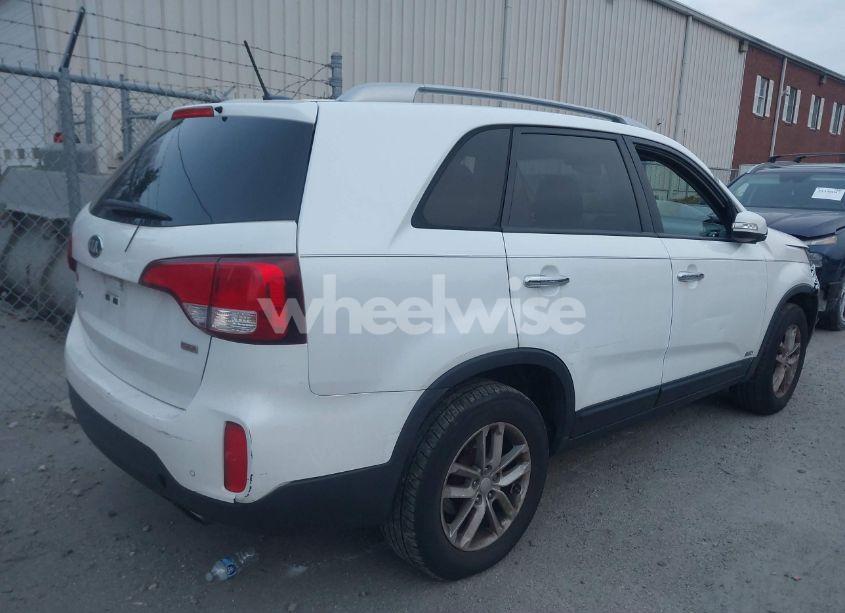 Photo 4 of 2015 Kia Sorento LX (VIN 5XYKTDA66FG617772)