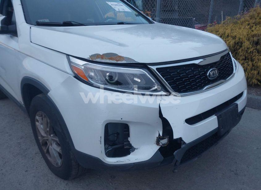 Photo 6 of 2015 Kia Sorento LX (VIN 5XYKTDA66FG617772)