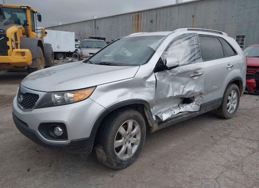 Photo 2 of 2012 Kia Sorento LX (VIN 5XYKTDA67CG224911)