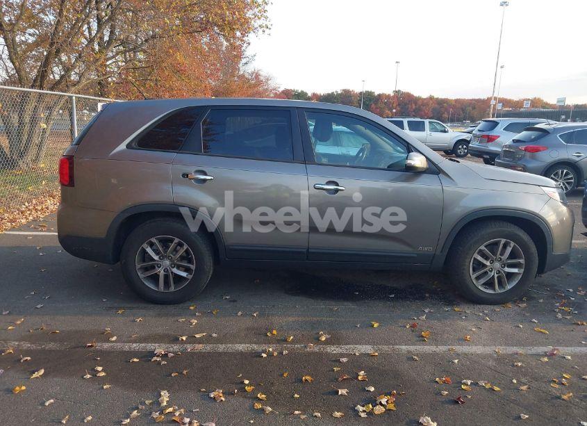 Photo 12 of 2014 Kia Sorento LX (VIN 5XYKTDA67EG426389)