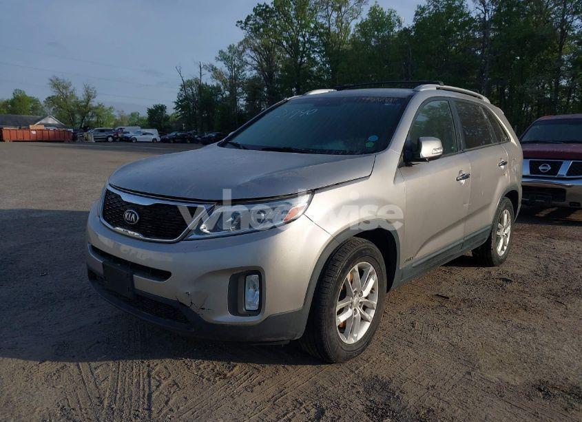 Photo 2 of 2014 Kia Sorento LX (VIN 5XYKTDA67EG489525)